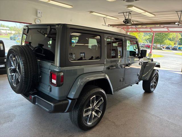 Certified 2024 Jeep Wrangler Unlimited AWD/4WD image 25