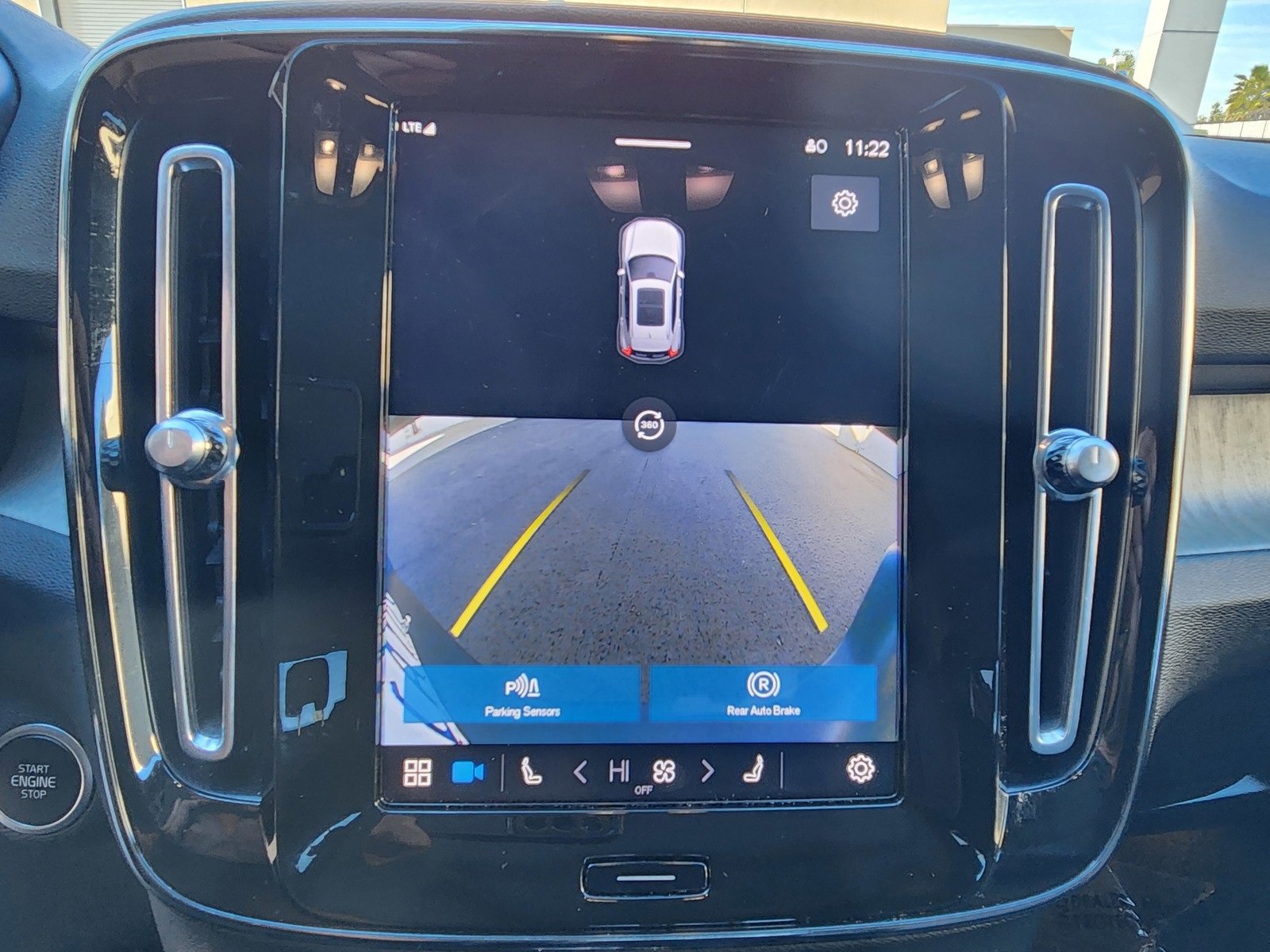 Used 2023 Volvo XC40 B4 Ultimate image 43