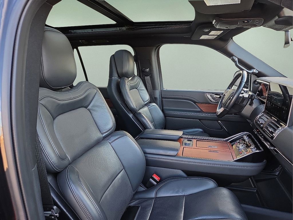 Used 2024 Lincoln Navigator Reserve image 14