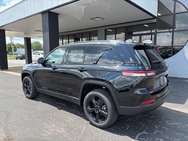 New 2025 Jeep Grand Cherokee Limited w/ Black Appearance Package image 6