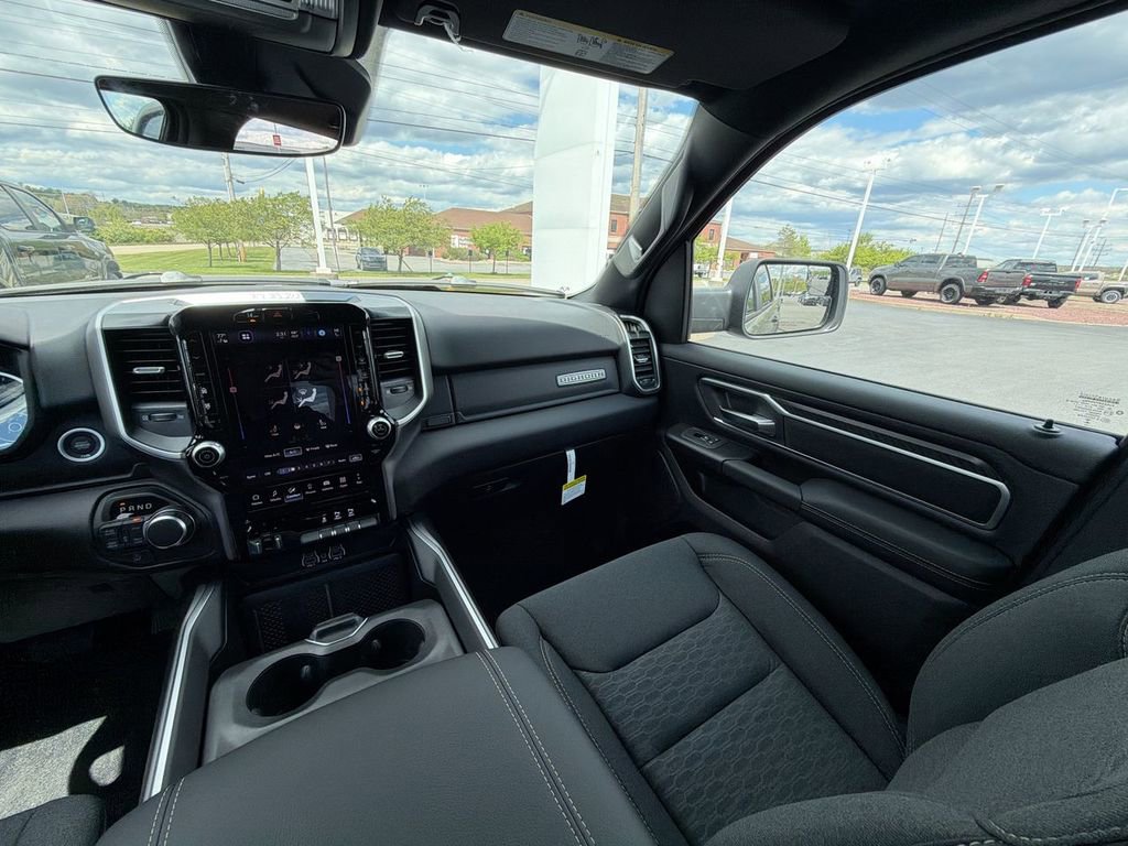 New 2026 RAM 1500 4x4 Crew Cab image 11