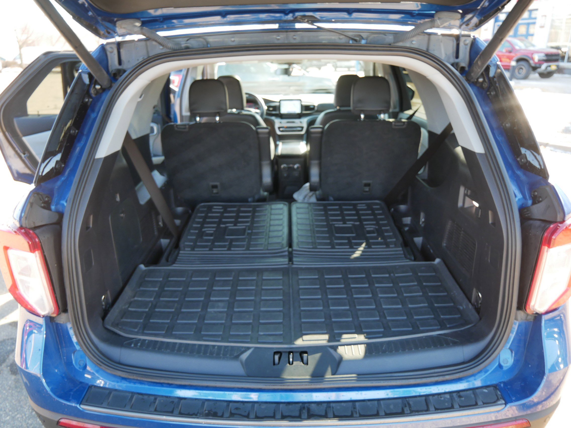 Certified 2022 Ford Explorer XLT w/ Equipment Group 202A image 18