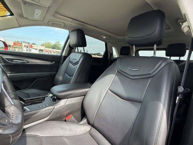 Used 2019 Cadillac XT5 Luxury w/ LPO, Black Ice Package AWD/4WD image 10