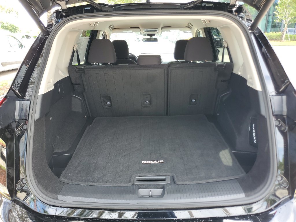 Certified 2025 Nissan Rogue SV FWD image 8