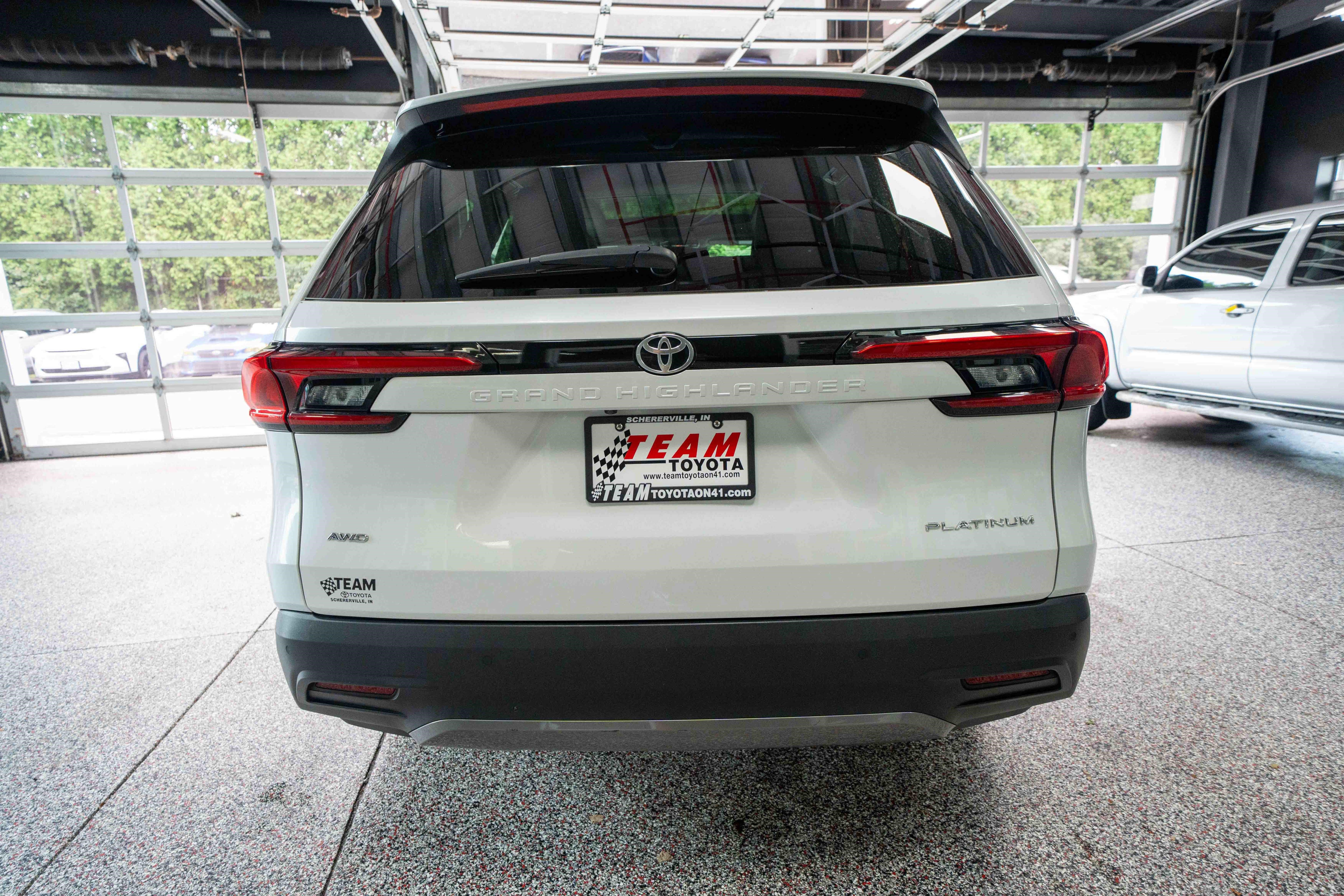 Used 2024 Toyota Grand Highlander AWD image 3