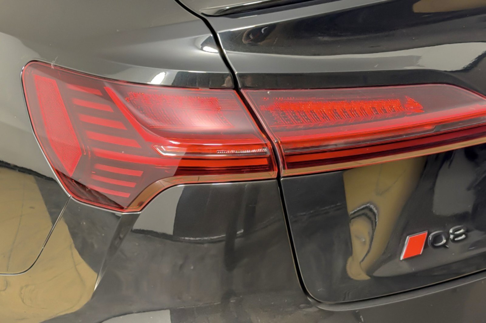 Used 2024 Audi Q8 e-tron Premium AWD/4WD image 25