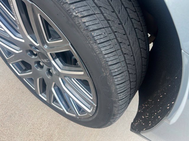Used 2025 GMC Yukon Denali Ultimate w/ LPO, Floor Liner Package AWD/4WD image 8