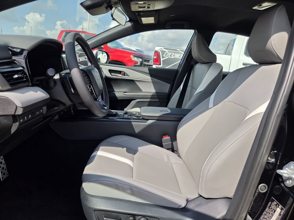 Used 2026 Toyota Camry SE FWD image 26
