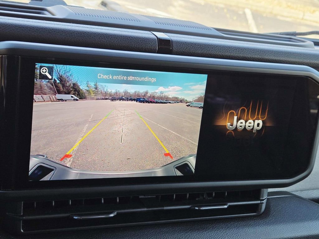 Certified 2025 Jeep Gladiator Sport AWD/4WD image 27