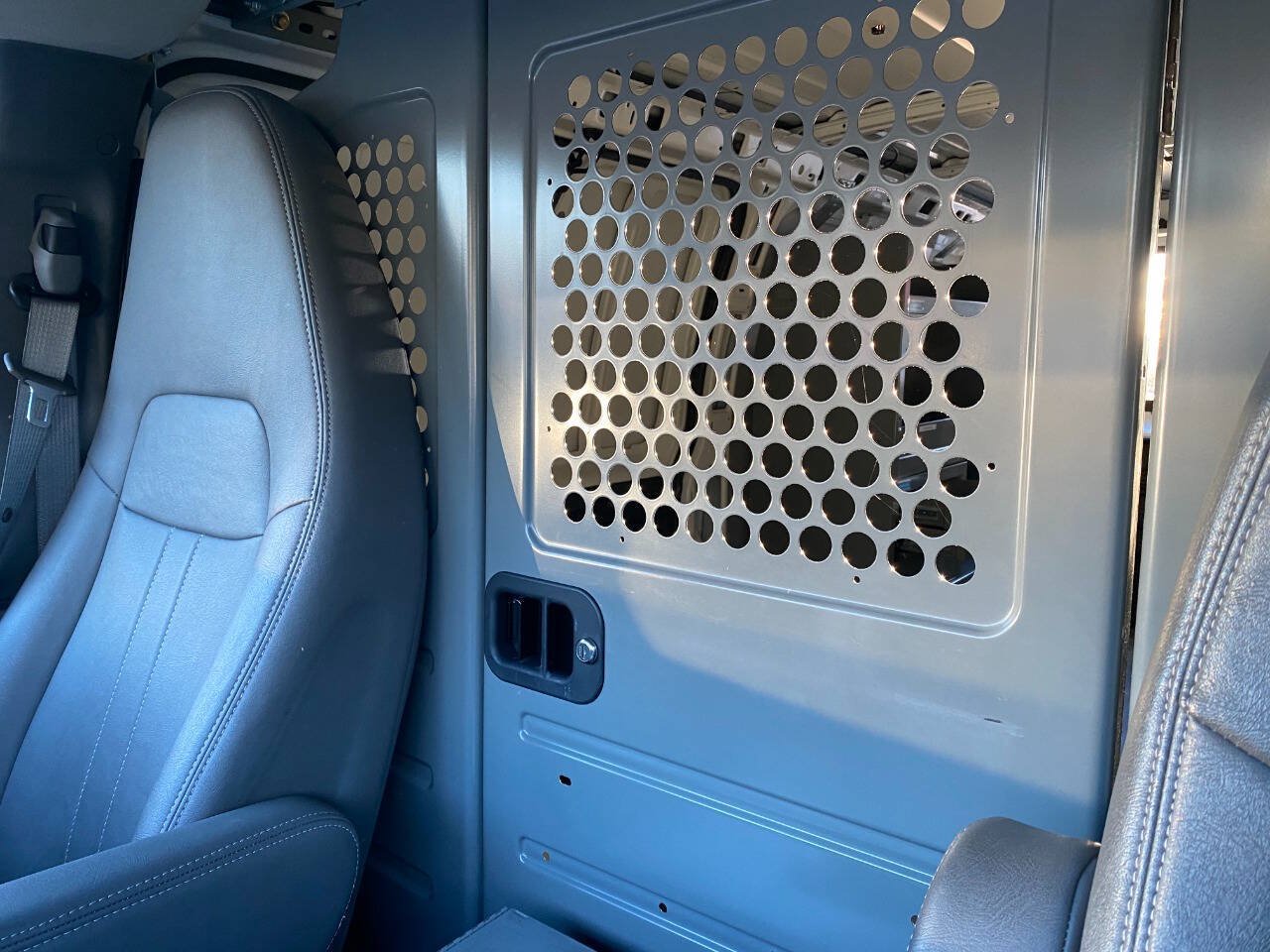 Used 2012 Chevrolet Express 2500 RWD image 15