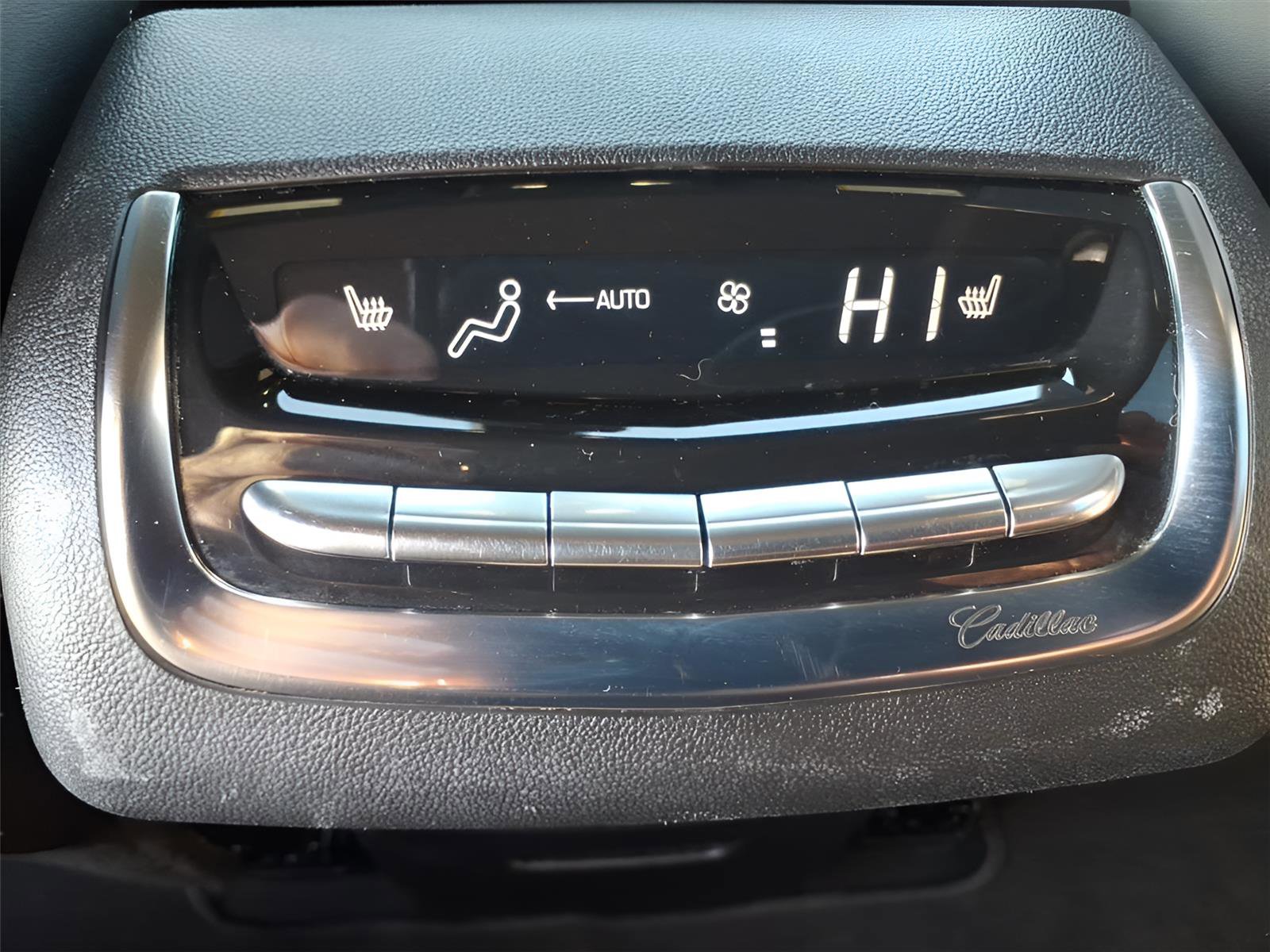 Used 2023 Cadillac XT6 Premium Luxury image 14