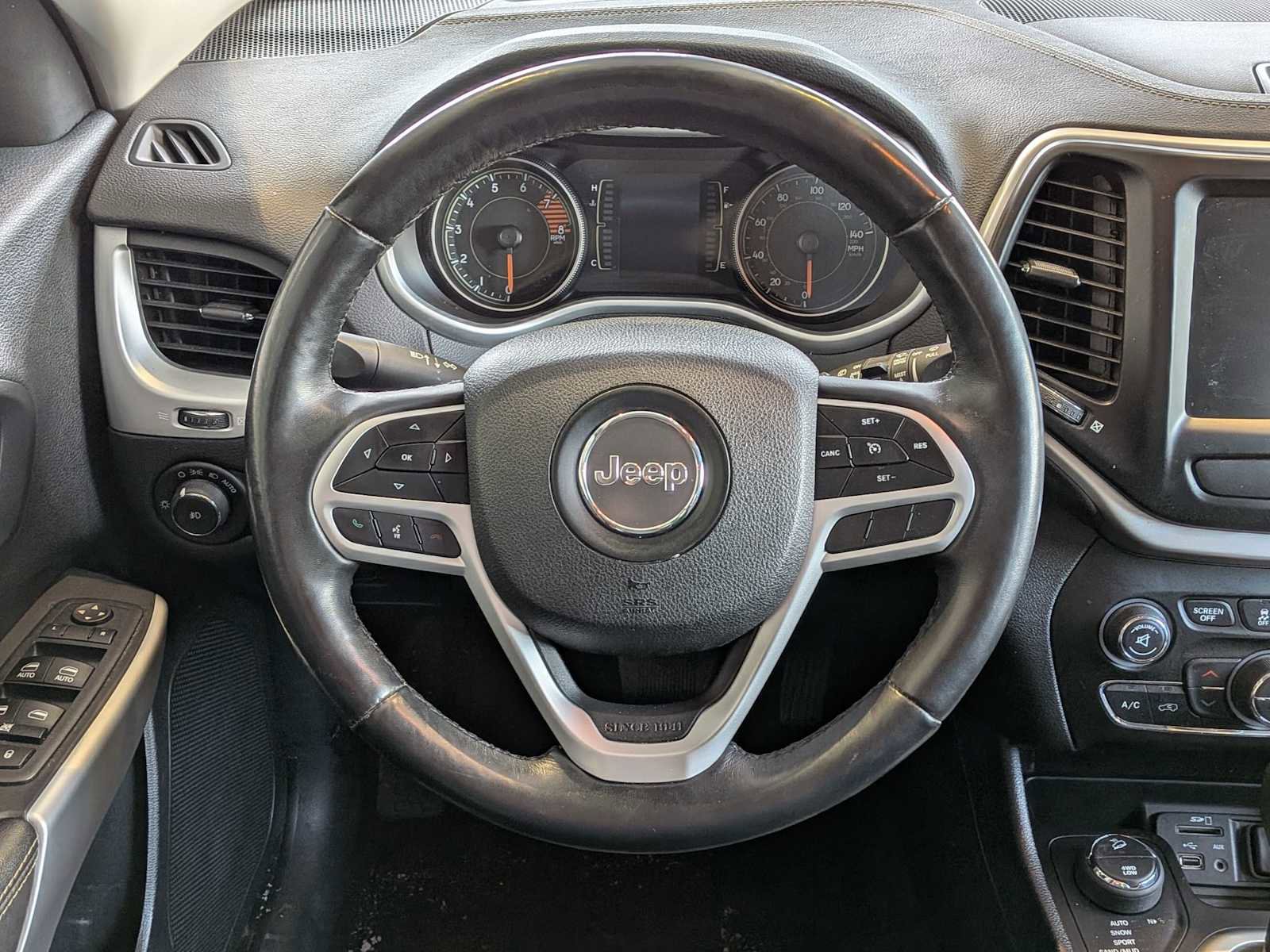 Used 2018 Jeep Cherokee Latitude Plus w/ Comfort/Convenience Group image 21