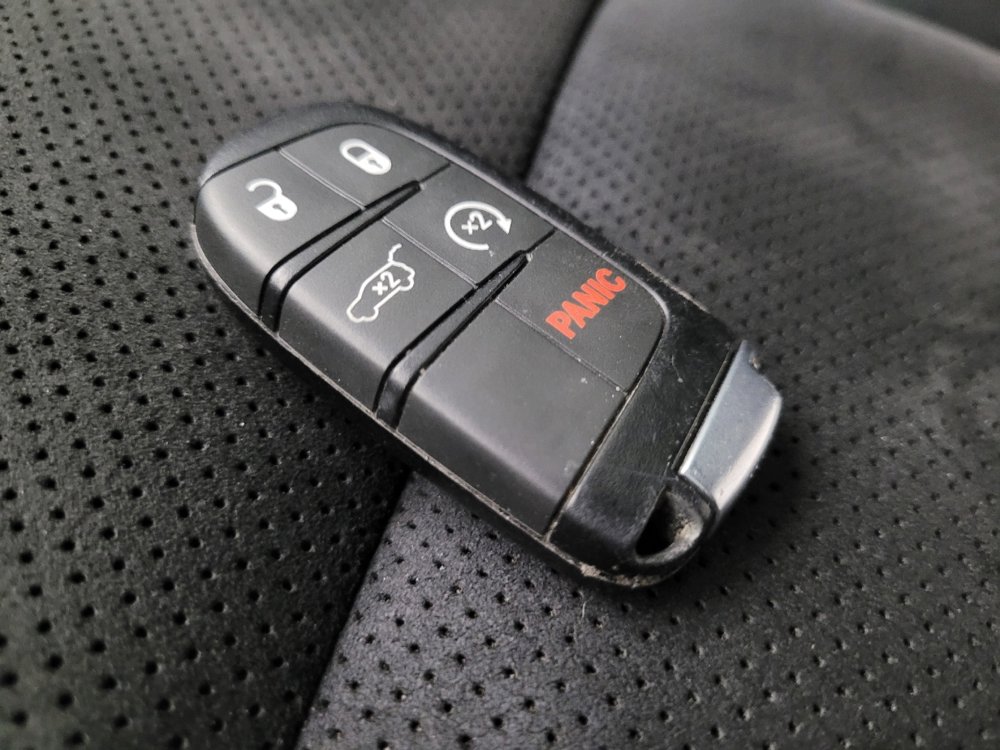 Used 2020 Jeep Grand Cherokee Altitude image 32