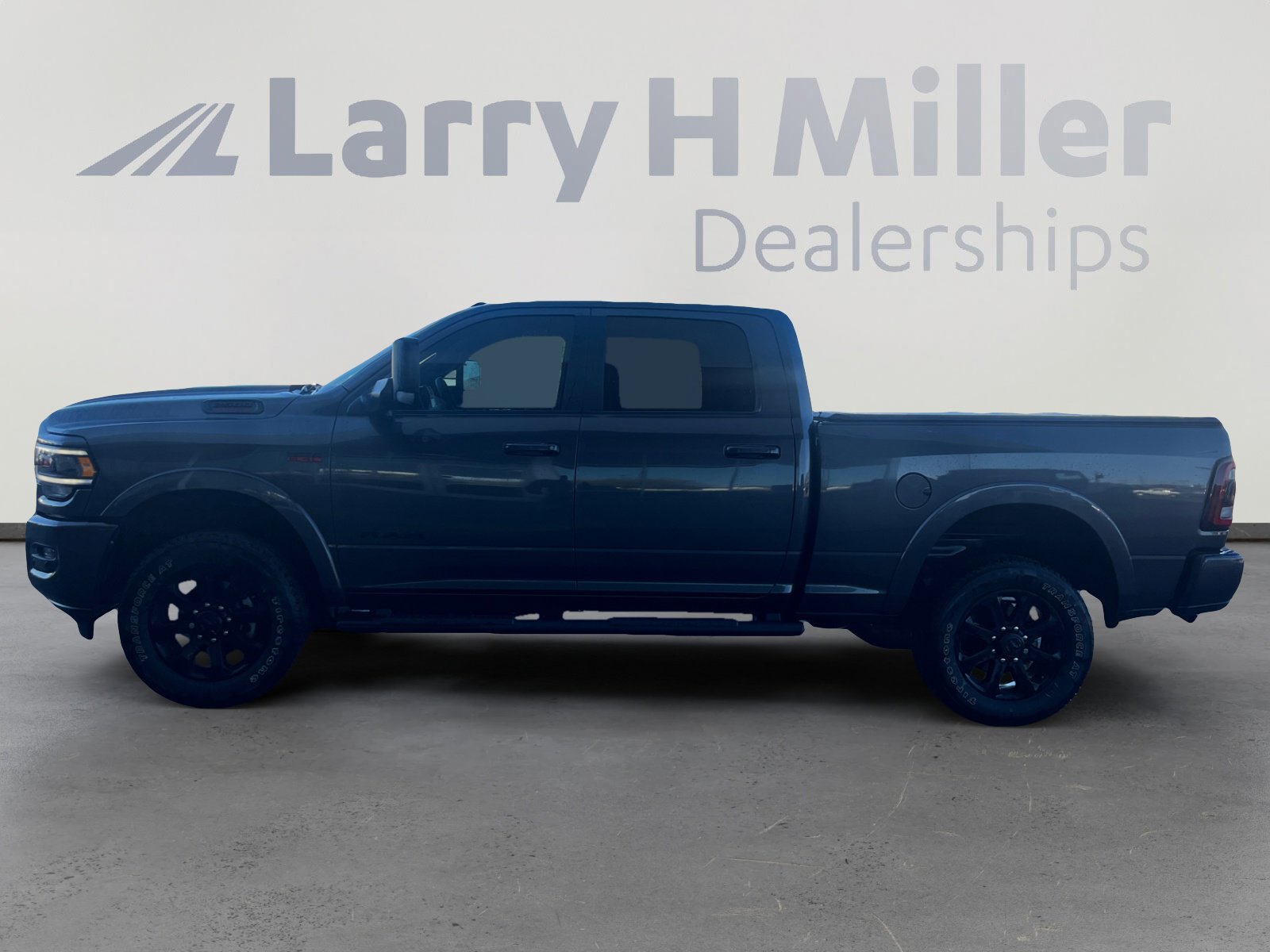 Used 2022 RAM 2500 Laramie w/ Night Edition image 2