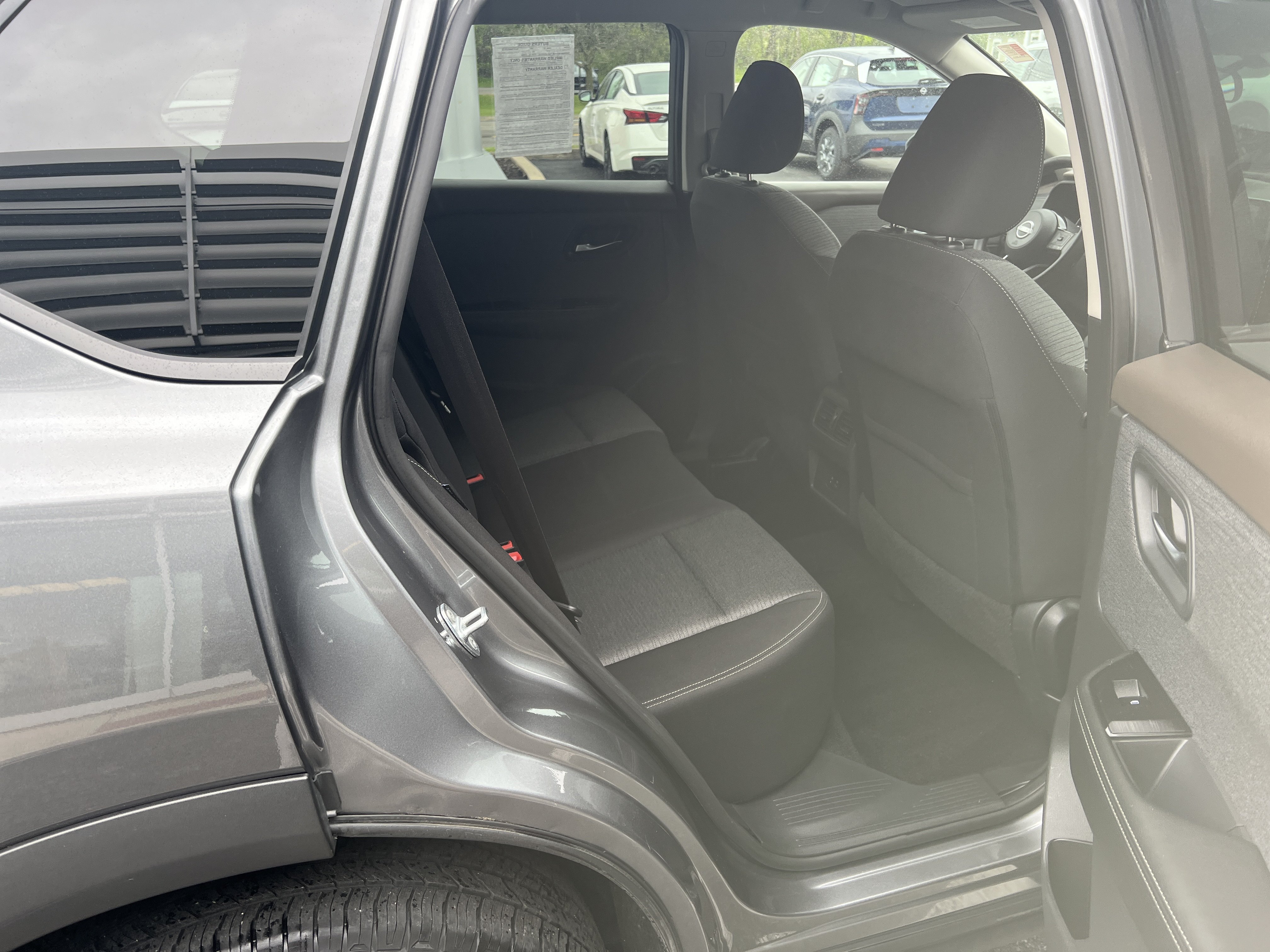 Used 2022 Nissan Rogue SV AWD/4WD image 9
