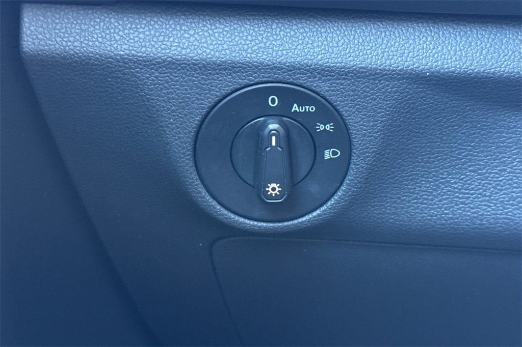 Used 2020 Volkswagen Jetta SE image 30