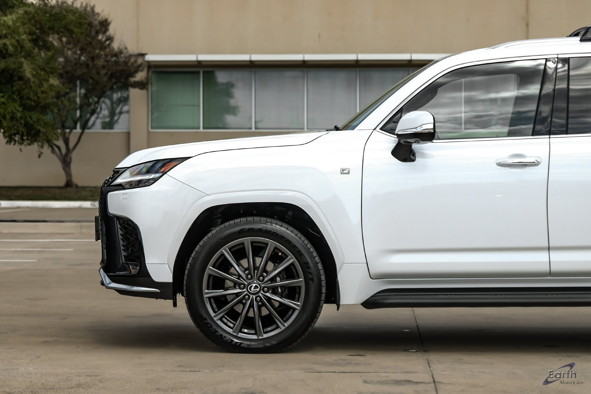 Used 2026 Lexus LX 600 F Sport w/ Accessory Package (Z1) AWD/4WD image 8