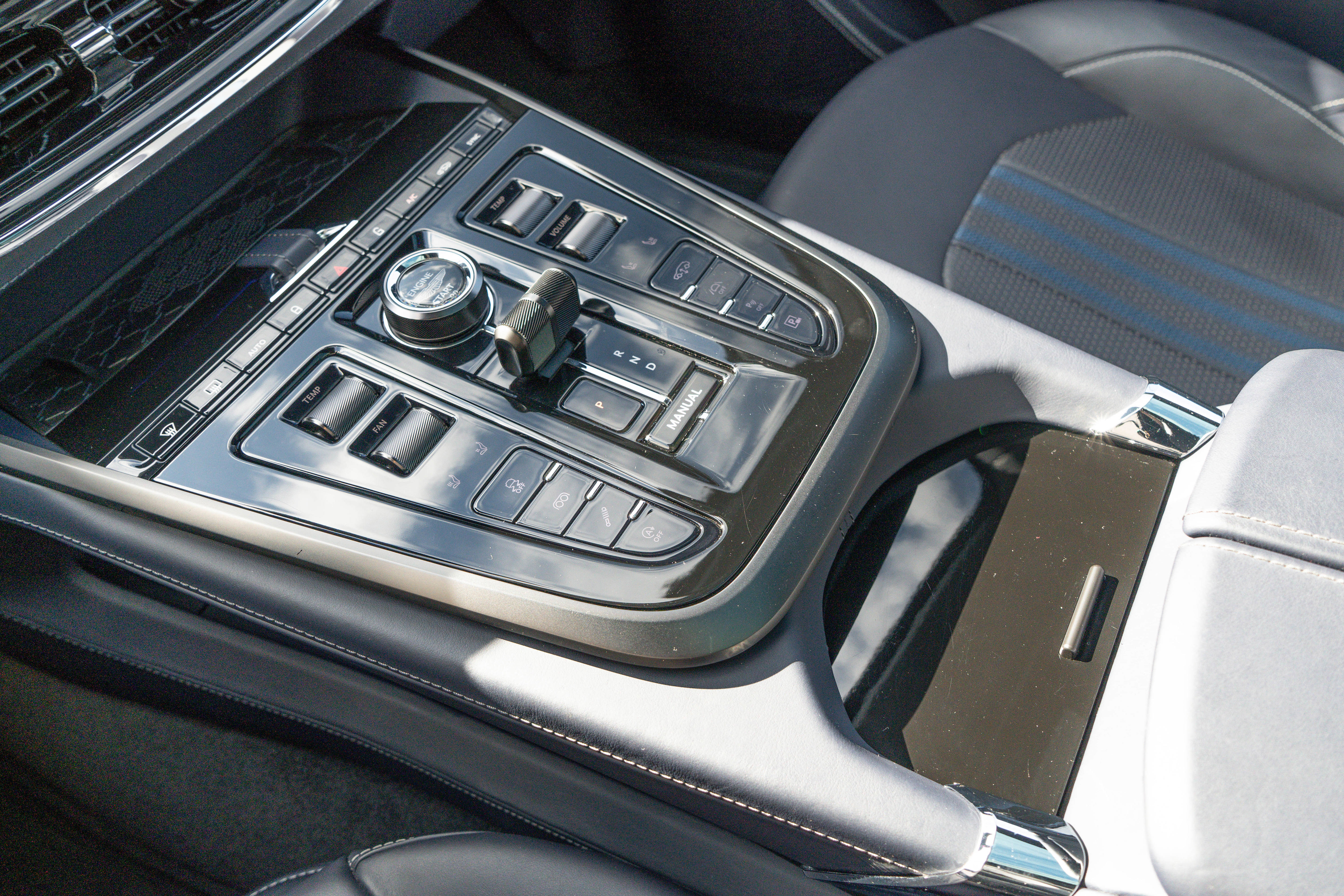 Used 2025 Aston Martin DBX 707 image 26