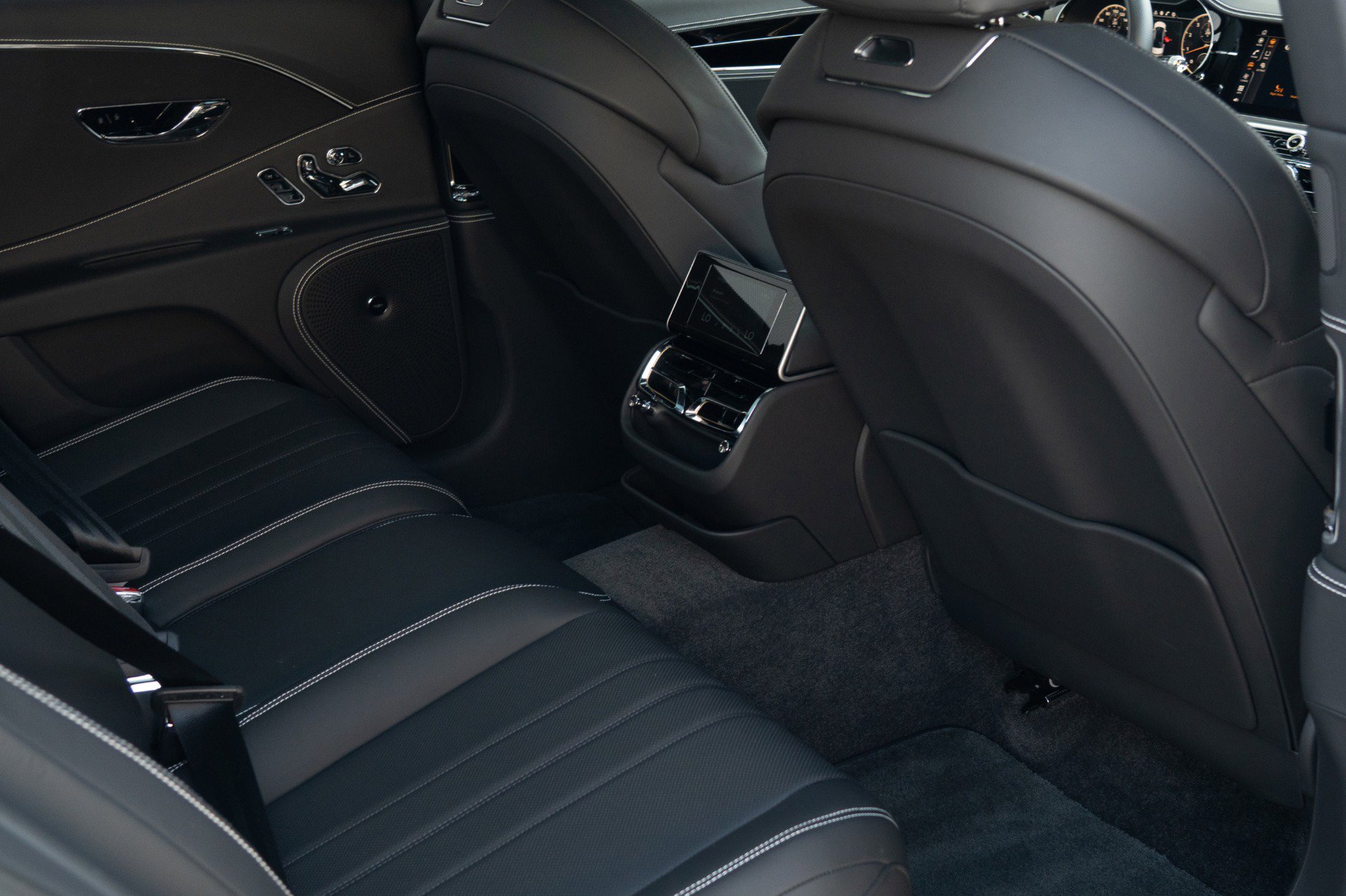 Used 2024 Bentley Flying Spur V8 image 42