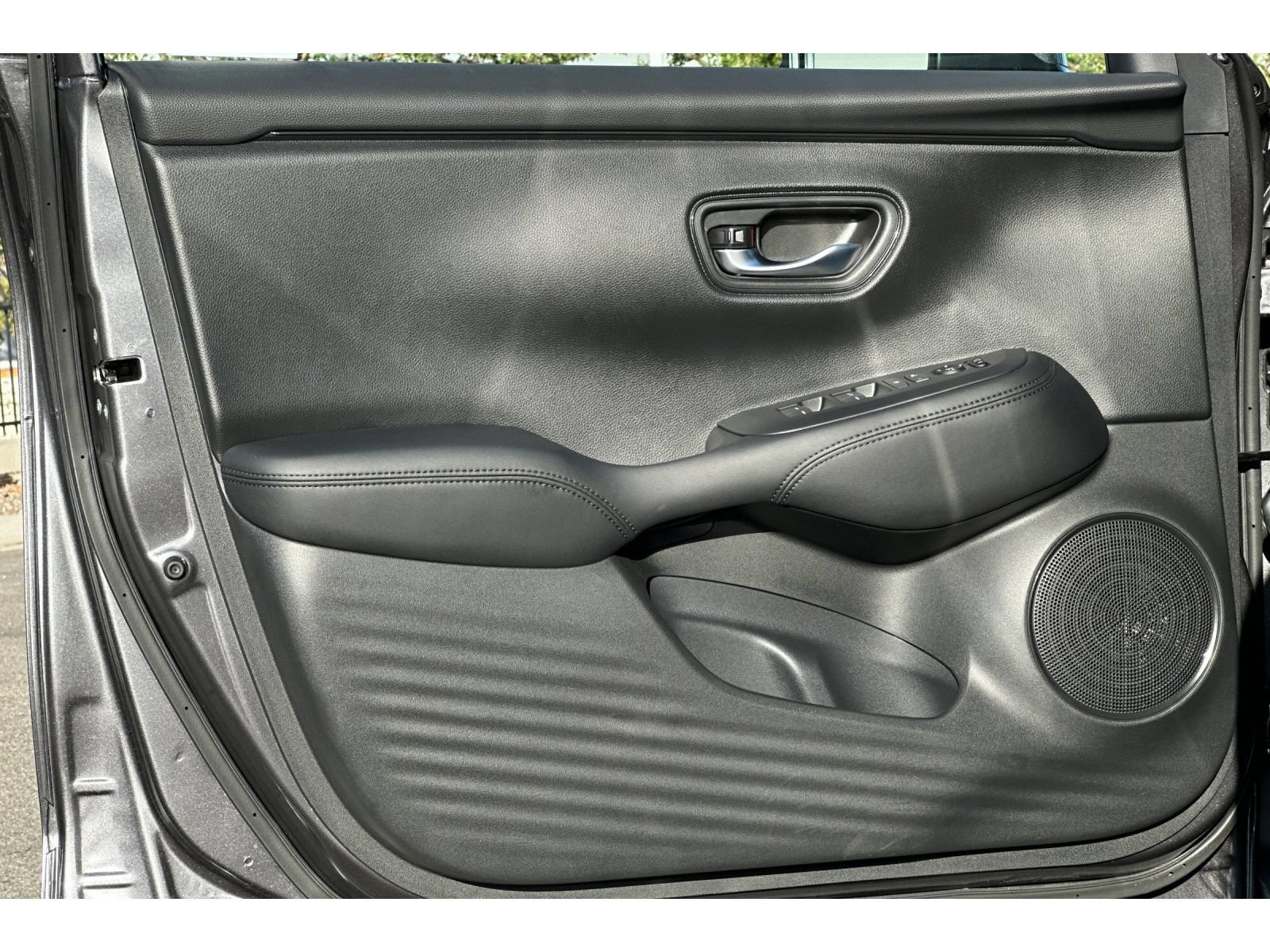 Used 2027 Honda HR-V LX image 11