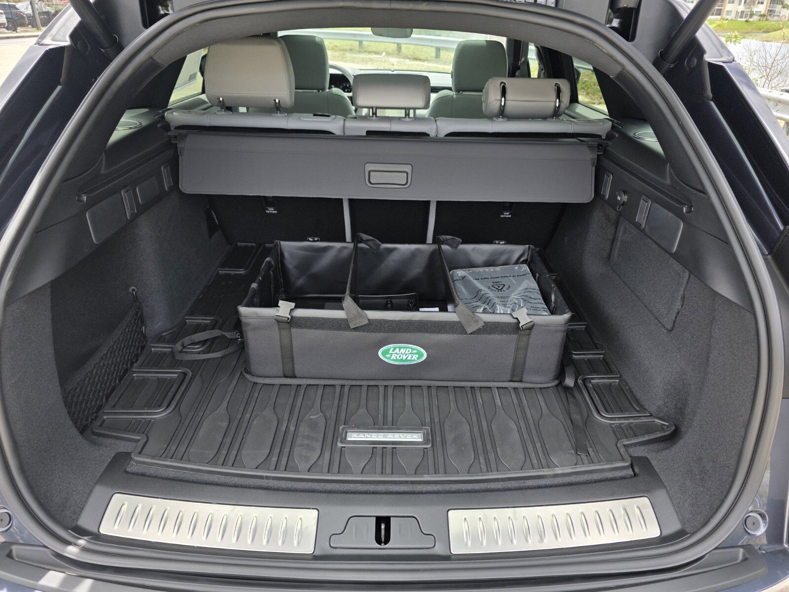 New 2026 Land Rover Range Rover Velar Dynamic SE image 14