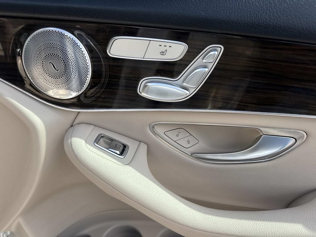 Used 2020 Mercedes-Benz GLC 300 4MATIC w/ Multimedia Package image 17