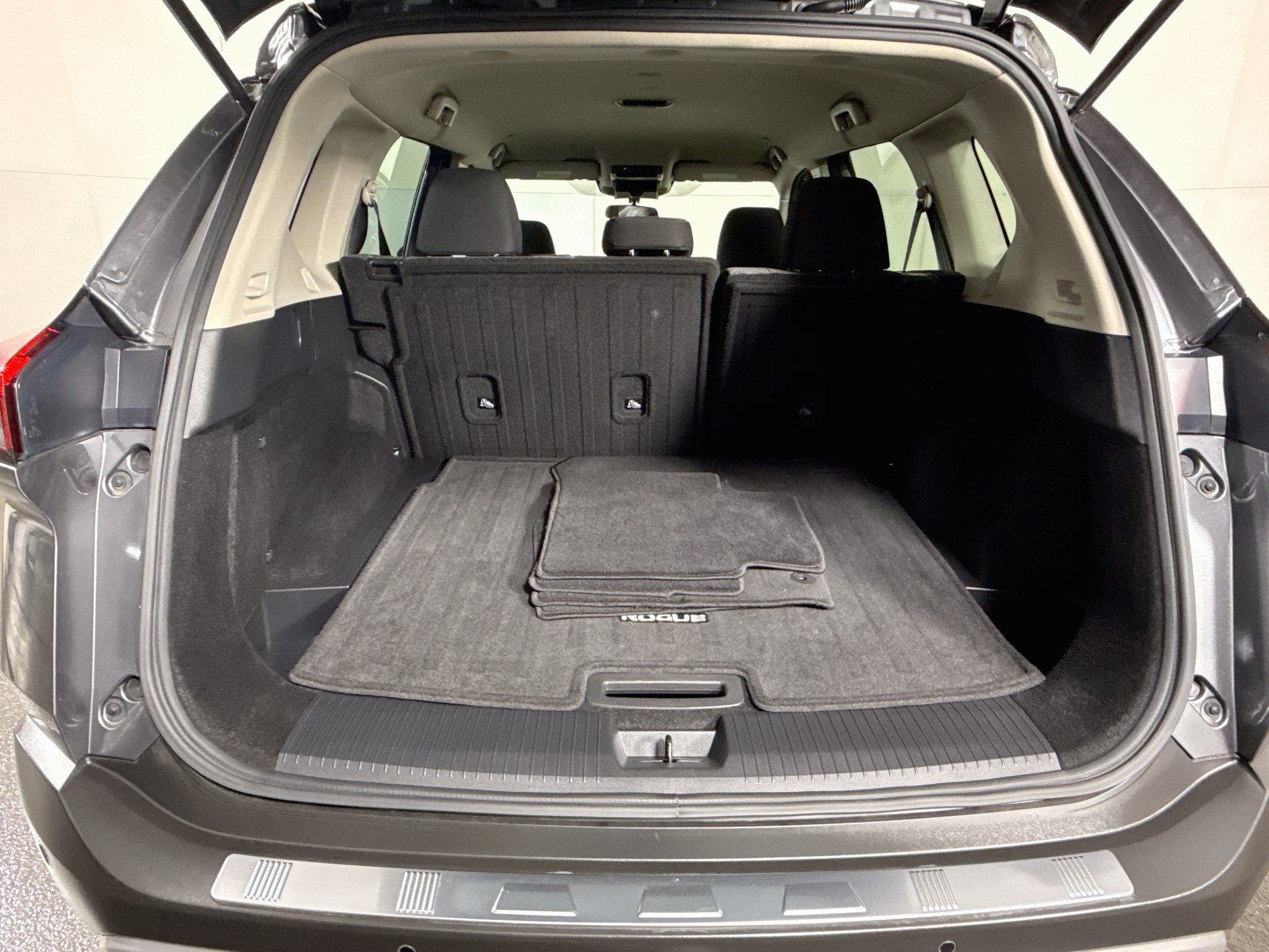 Used 2023 Nissan Rogue SV FWD image 35