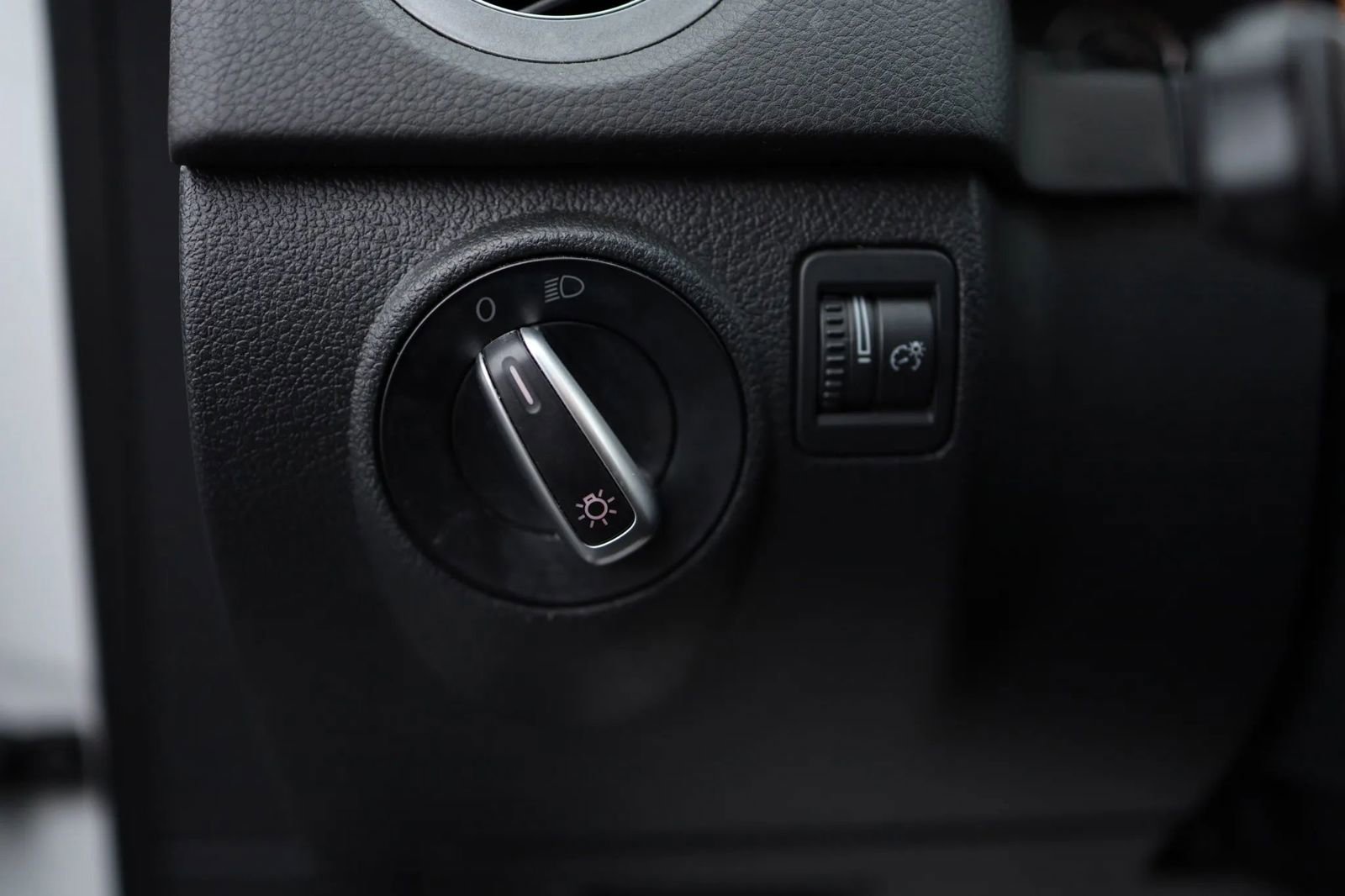 Used 2017 Volkswagen Tiguan S image 18