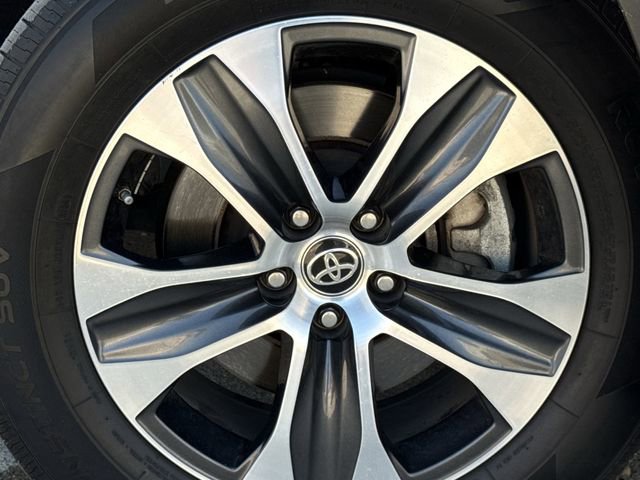 Used 2023 Toyota Highlander XLE image 10