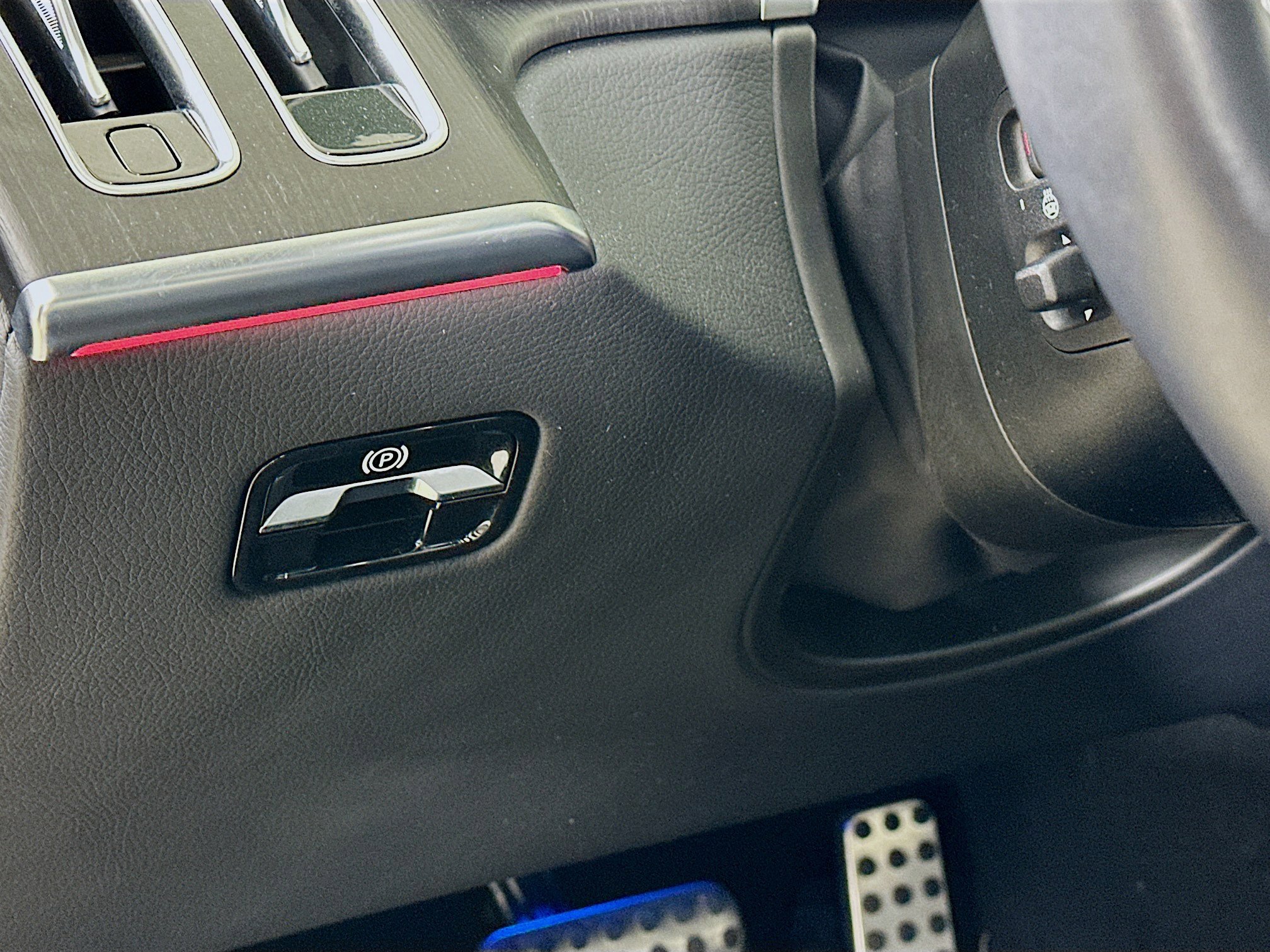 Certified 2022 Mercedes-Benz S 500 4MATIC w/ AMG Line Package image 10