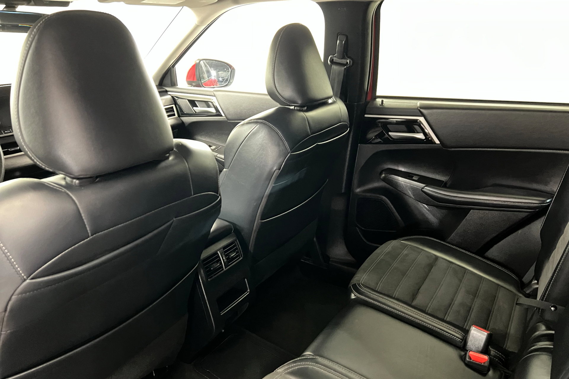 Used 2023 Mitsubishi Outlander SE image 19