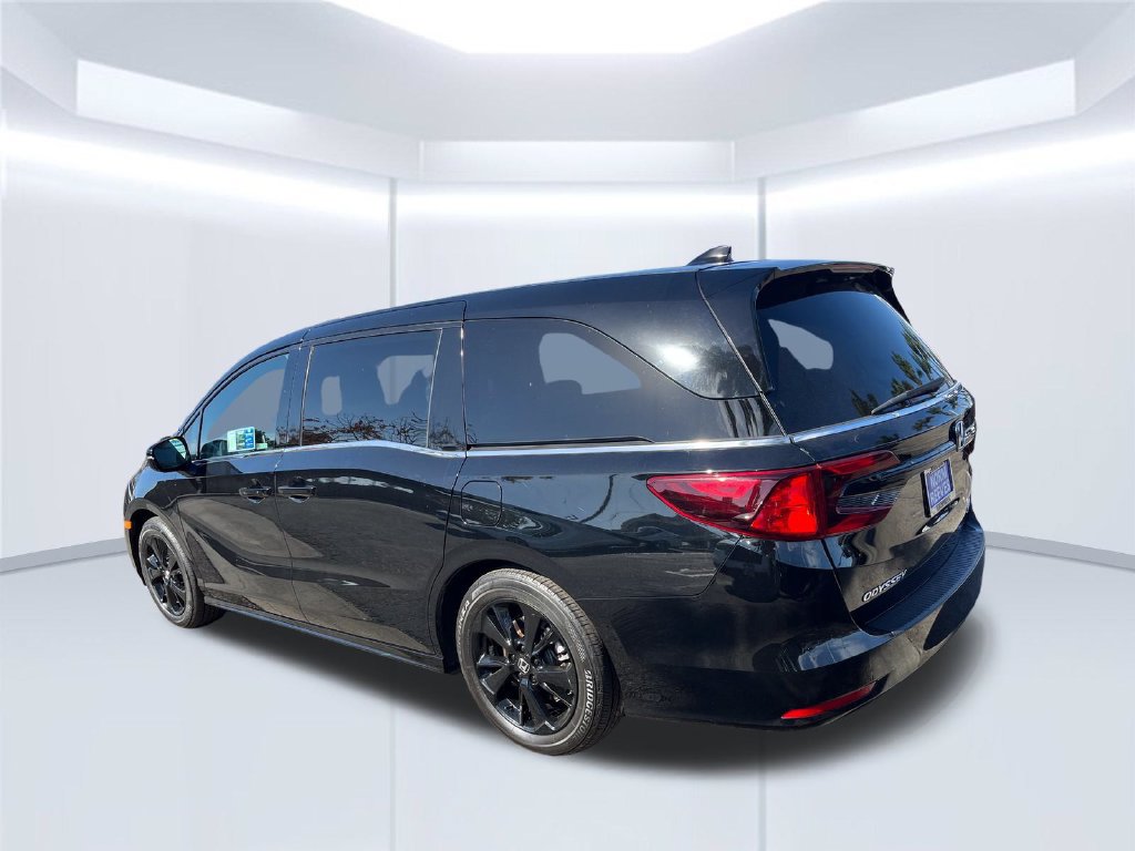 Used 2024 Honda Odyssey Sport image 3