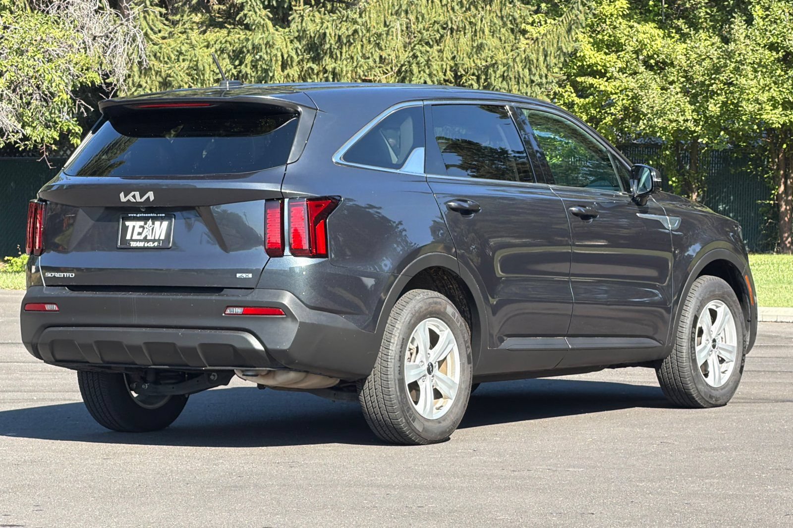 Used 2023 Kia Sorento LX AWD/4WD image 4