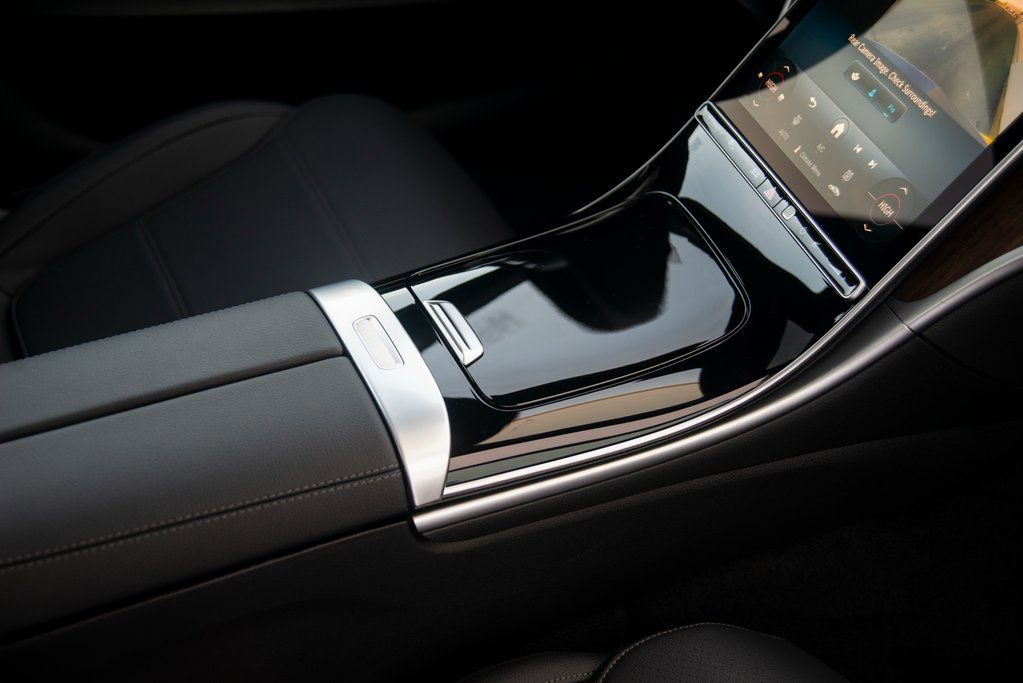 Certified 2025 Mercedes-Benz C 300 4MATIC Sedan image 33