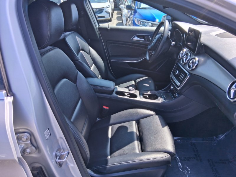 Used 2018 Mercedes-Benz GLA 250 4MATIC w/ Premium Package image 9