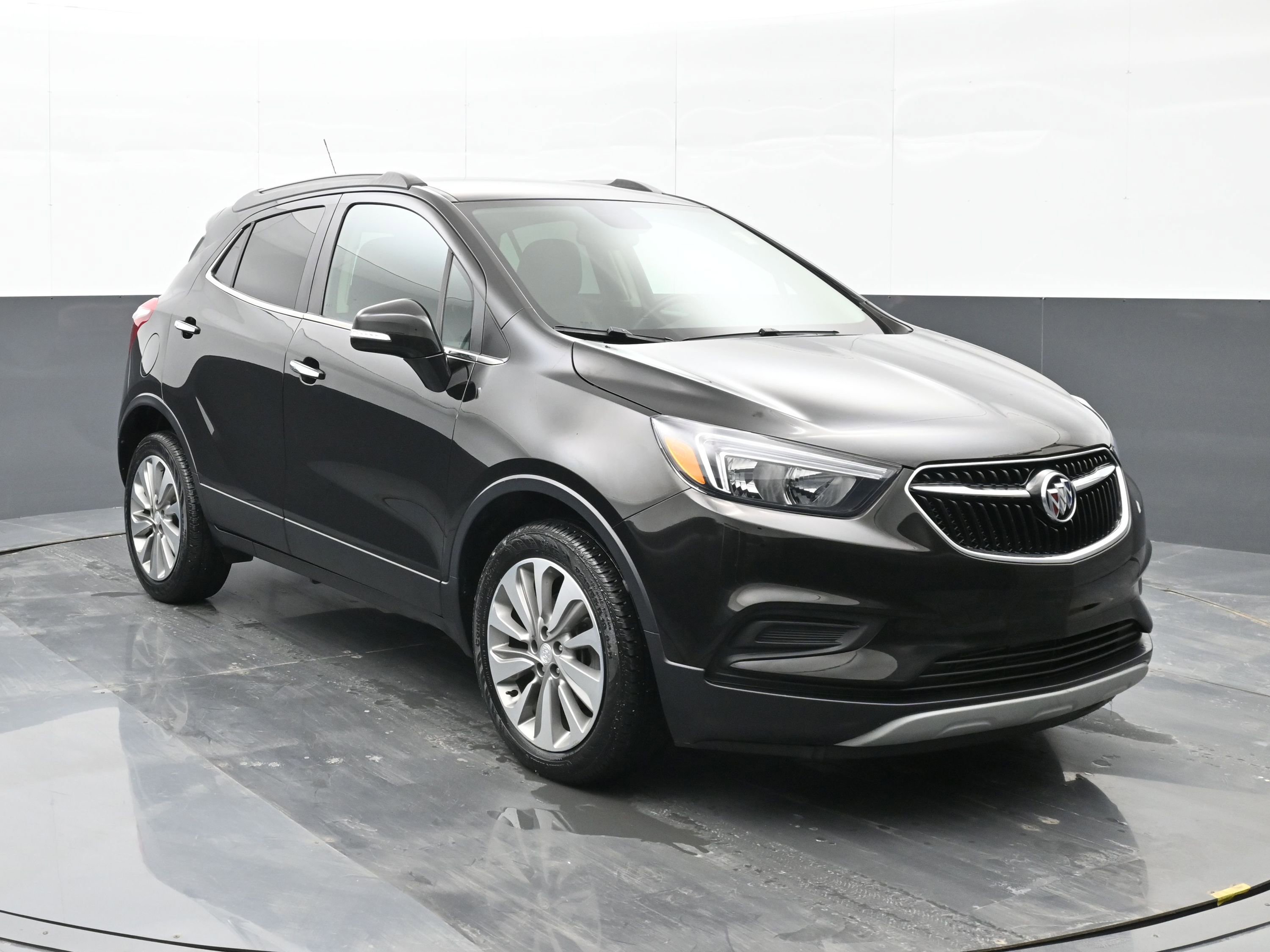 Used 2019 Buick Encore Preferred image 2