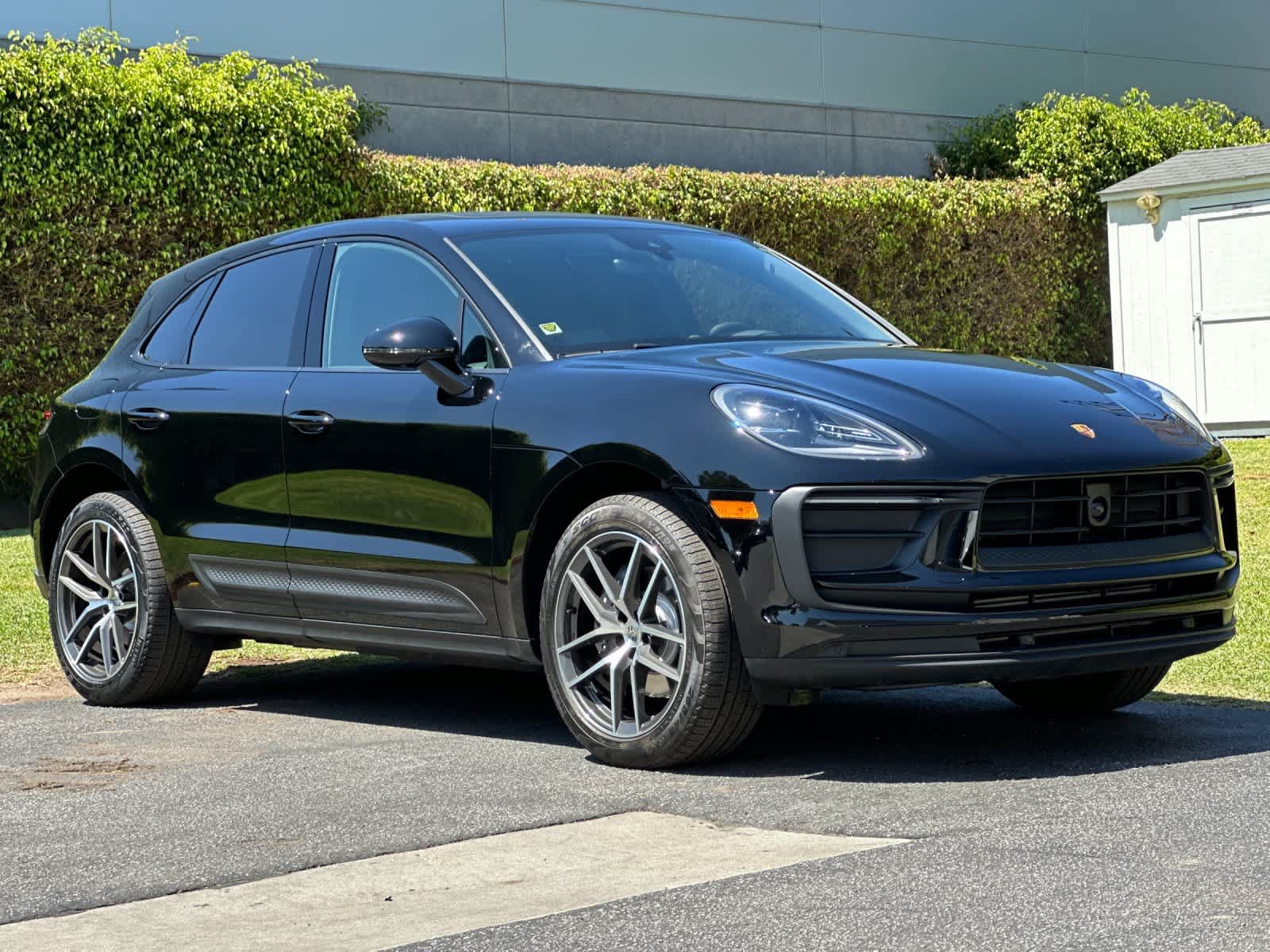Certified 2025 Porsche Macan AWD/4WD image 10