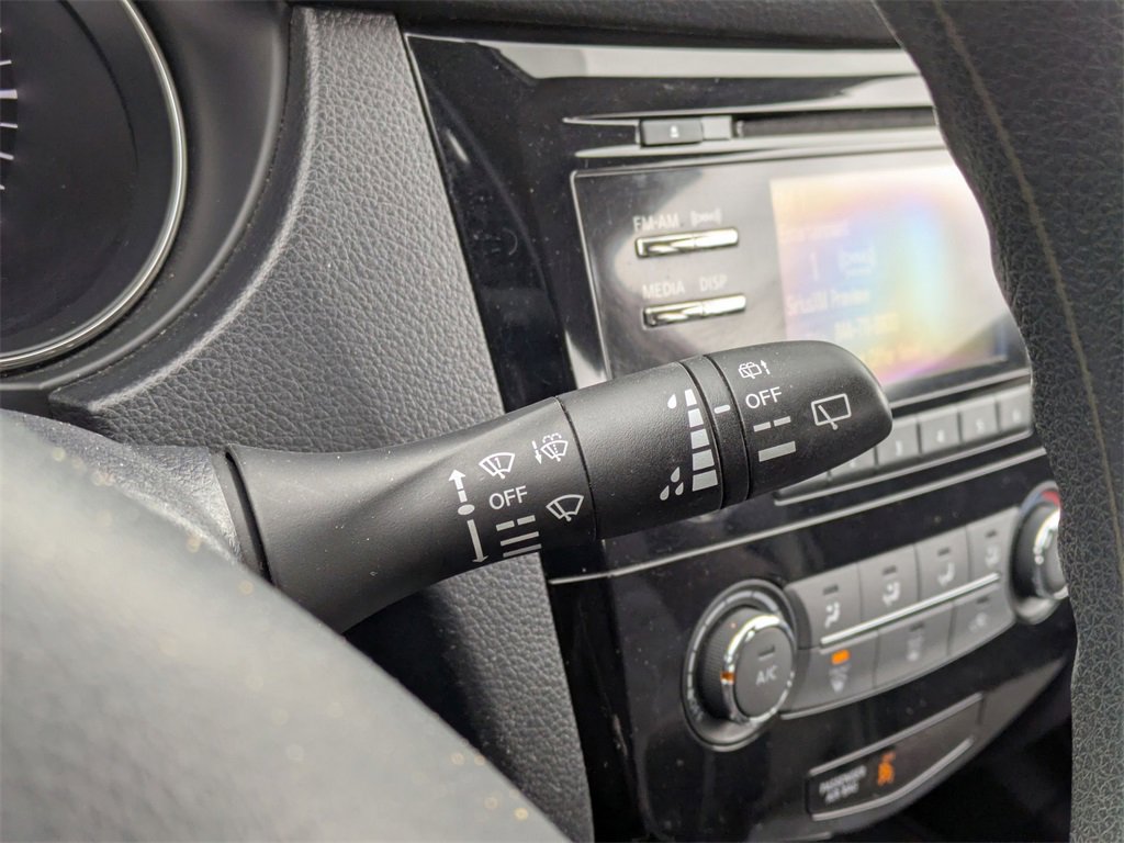 Used 2015 Nissan Rogue S image 19