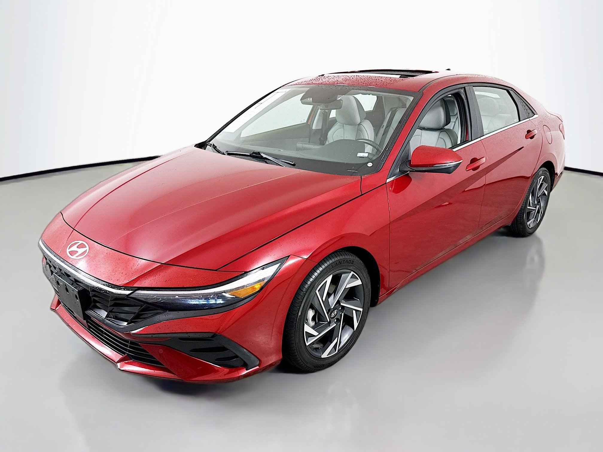 Used 2024 Hyundai Elantra Limited FWD image 3