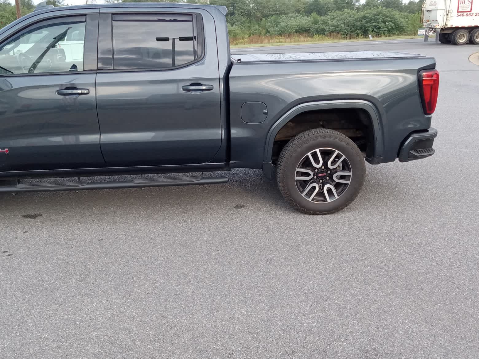 Used 2021 GMC Sierra 1500 AT4 AWD/4WD image 4