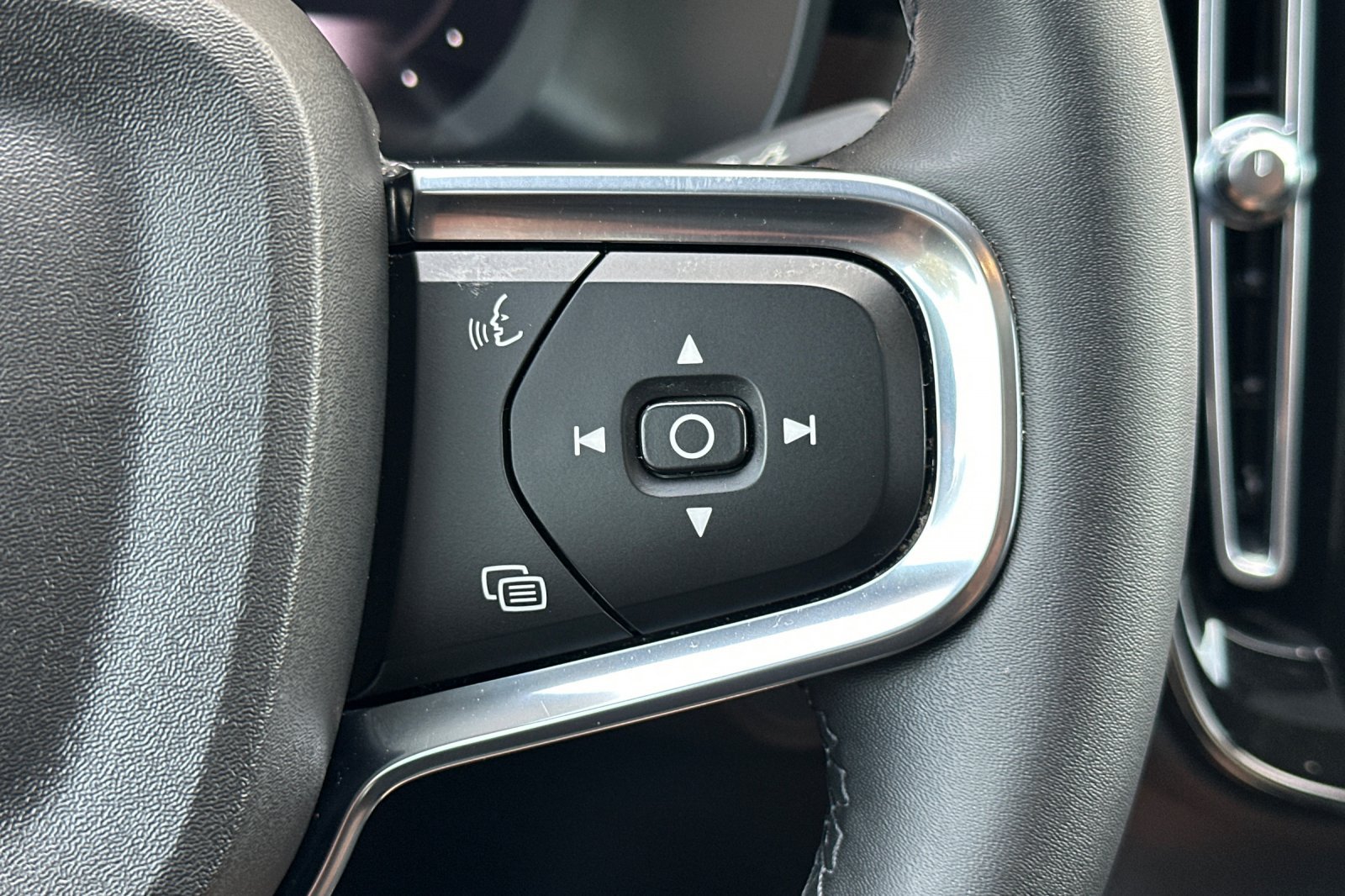 Certified 2023 Volvo C40 P8 Recharge Plus AWD/4WD image 28