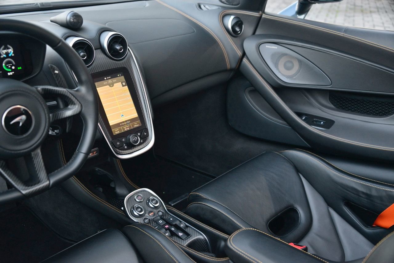 Used 2020 McLaren 600LT Spider RWD image 9