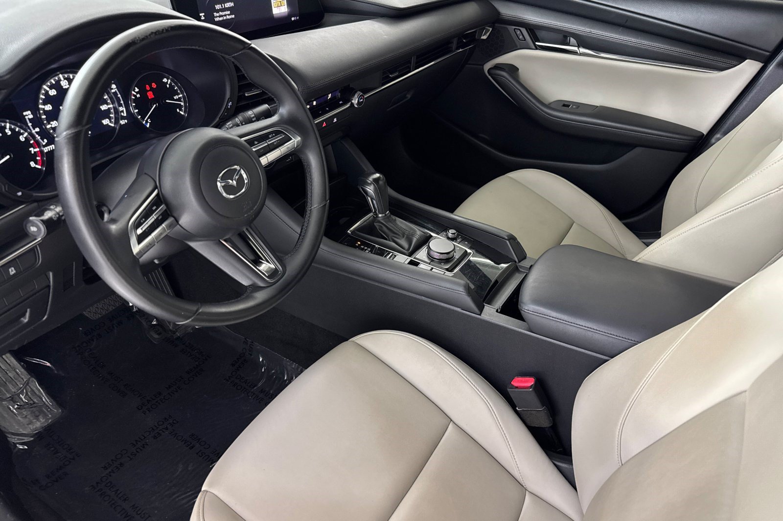 Used 2019 MAZDA MAZDA3 Hatchback FWD image 4
