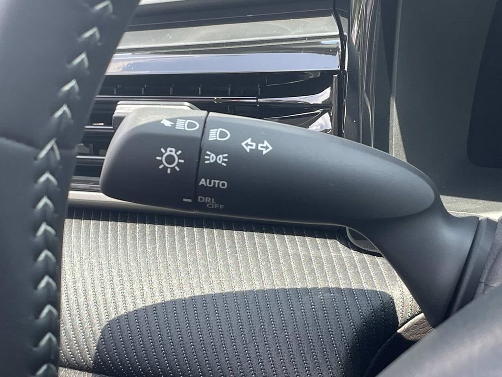 New 2026 Toyota Camry SE w/ Convenience Package FWD image 32