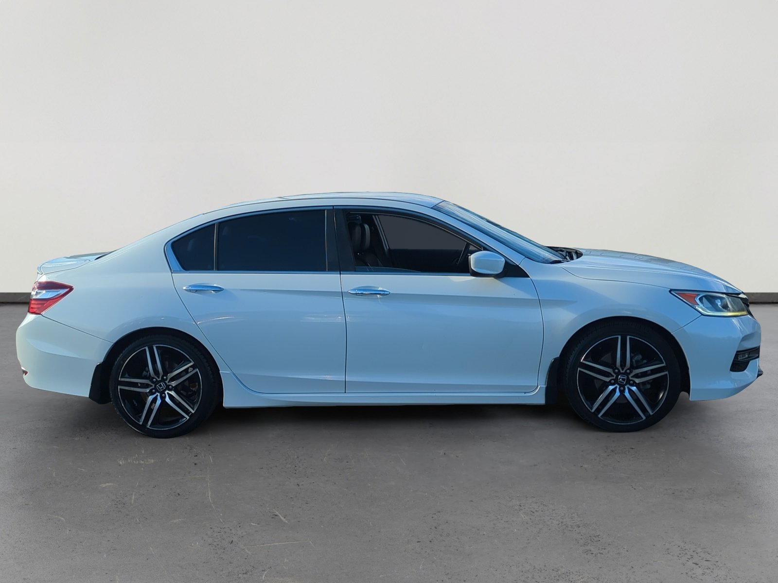 Used 2017 Honda Accord Sport image 6