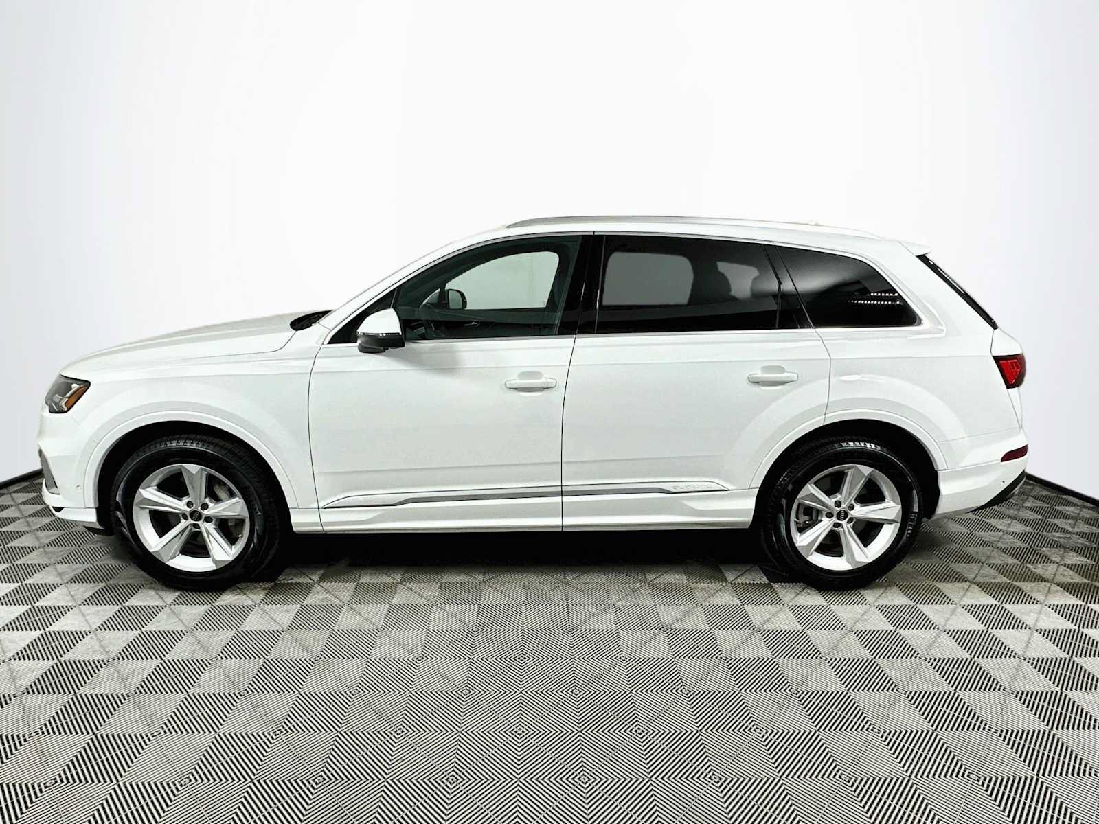 Certified 2023 Audi Q7 2.0T Premium Plus w/ Premium Plus Package AWD/4WD image 4
