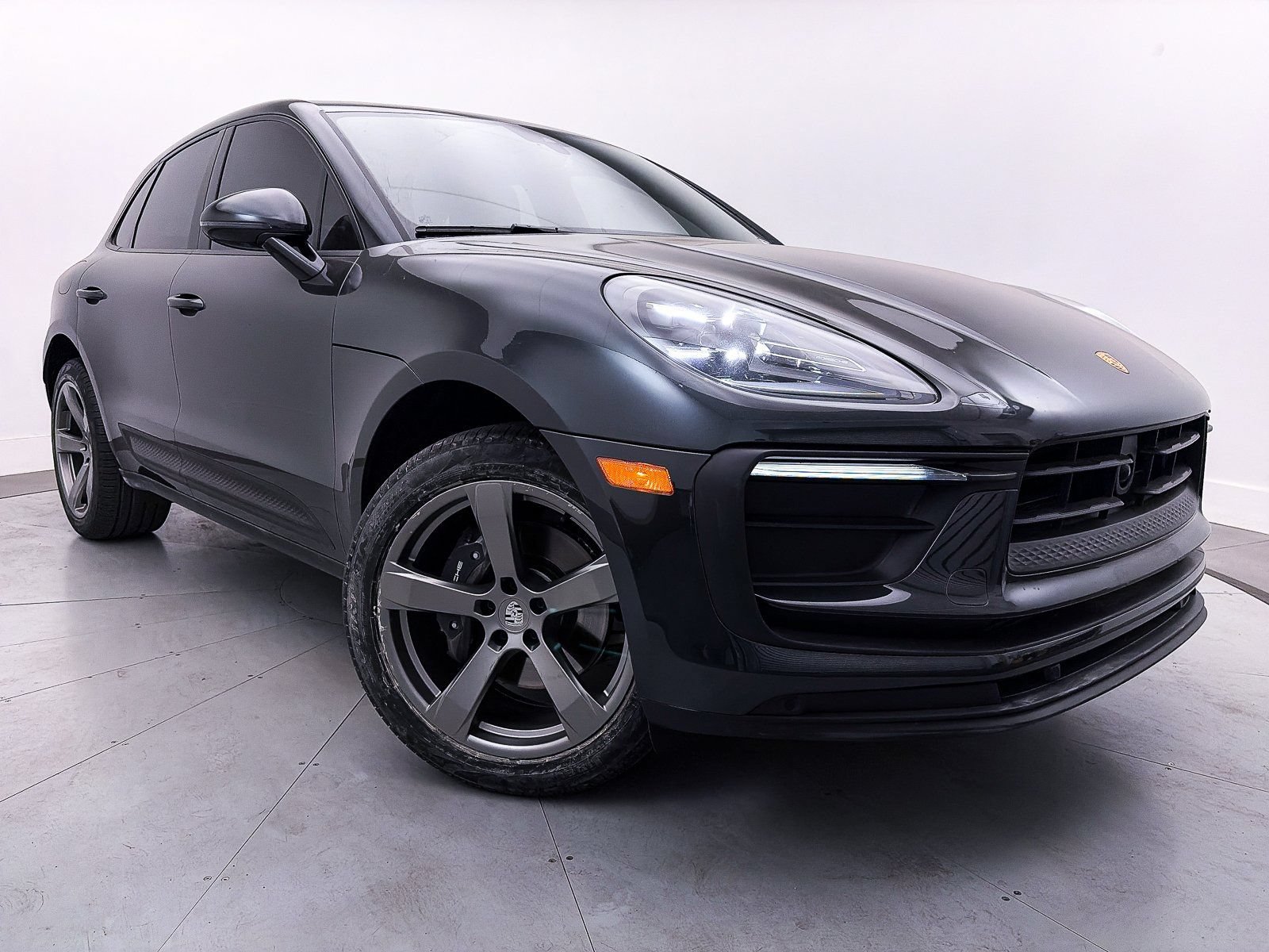 Used 2024 Porsche Macan AWD/4WD image 1