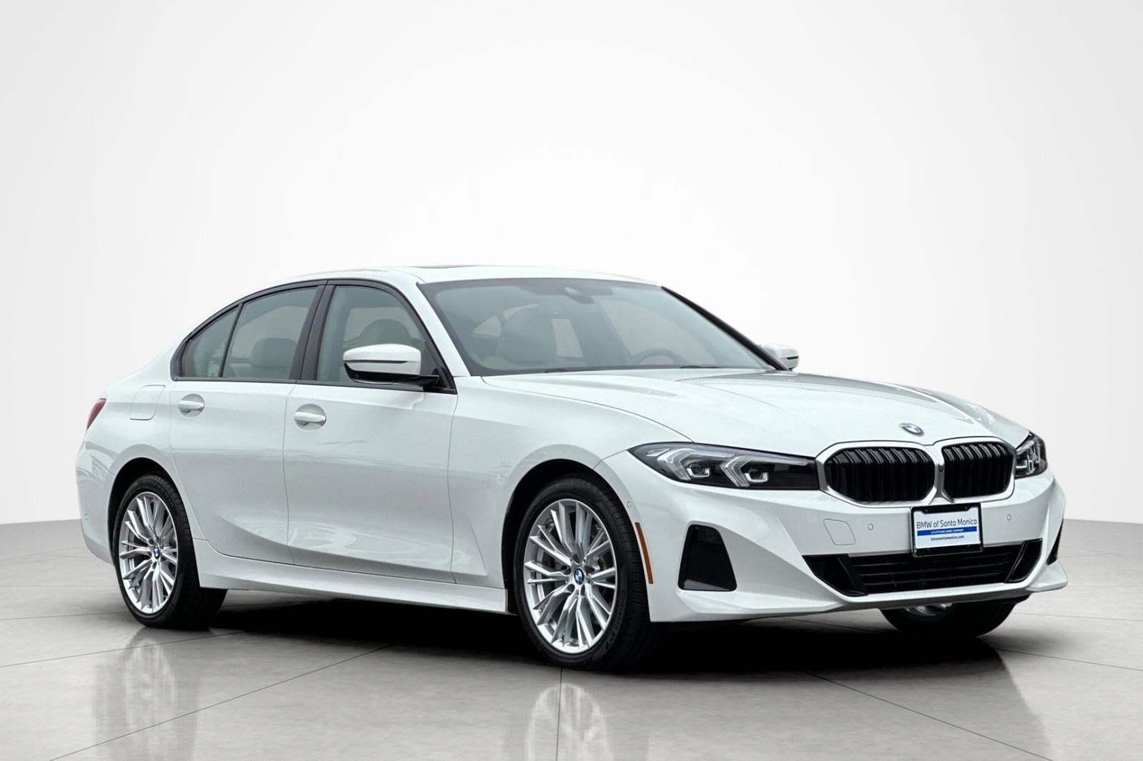 Used 2023 BMW 330i Sedan w/ Parking Assistance Package RWD image 7