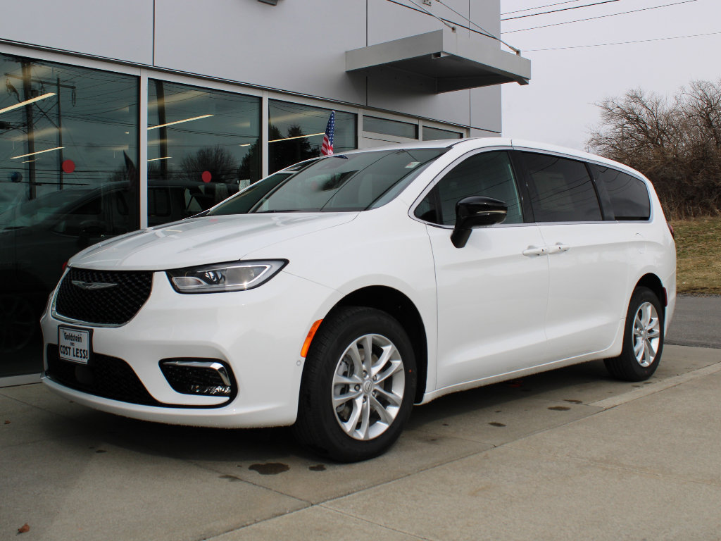 New 2026 Chrysler Pacifica Select AWD/4WD image 3