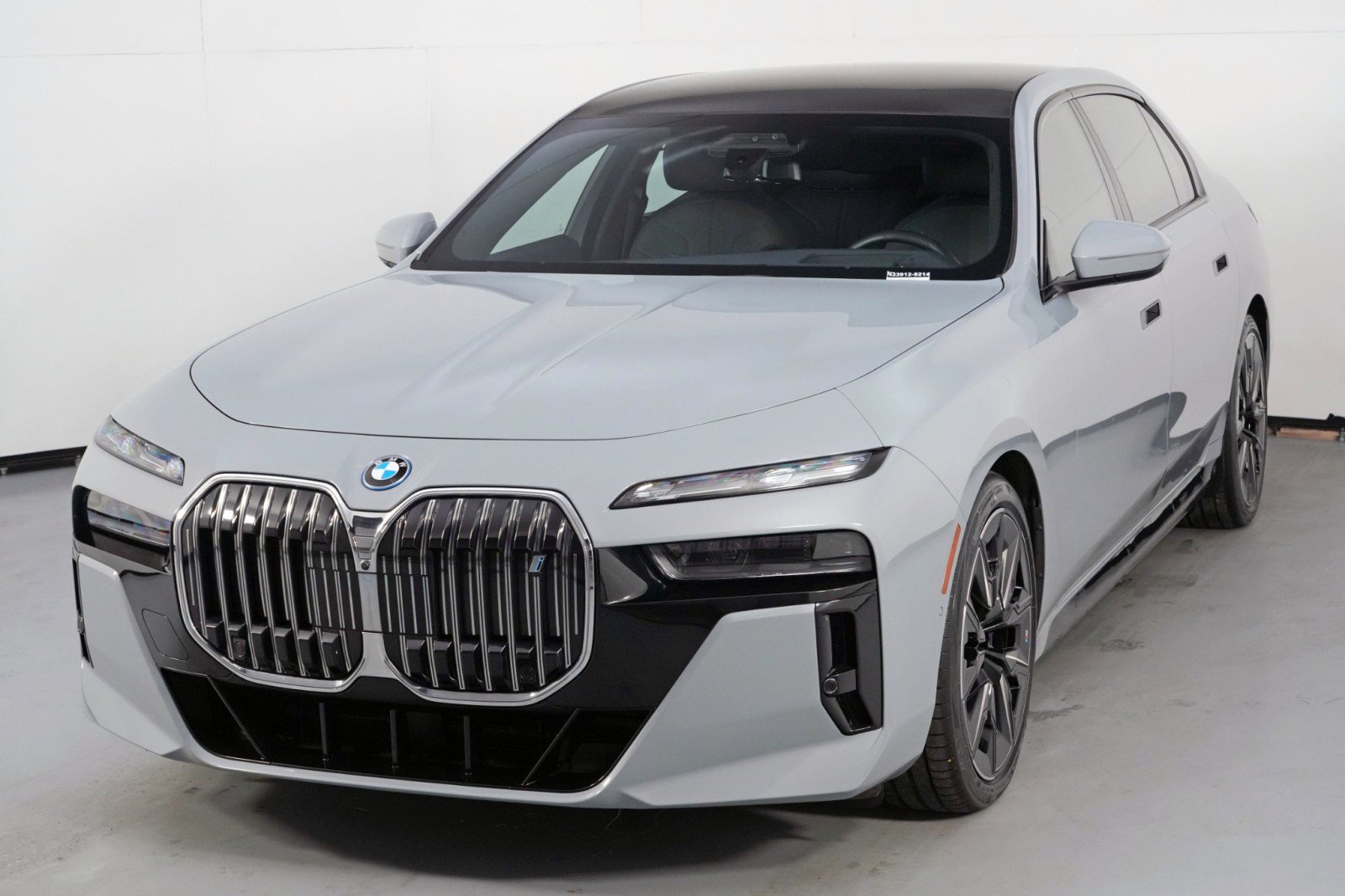 Used 2023 BMW i7 xDrive60 w/ Executive Package 2 AWD/4WD image 63